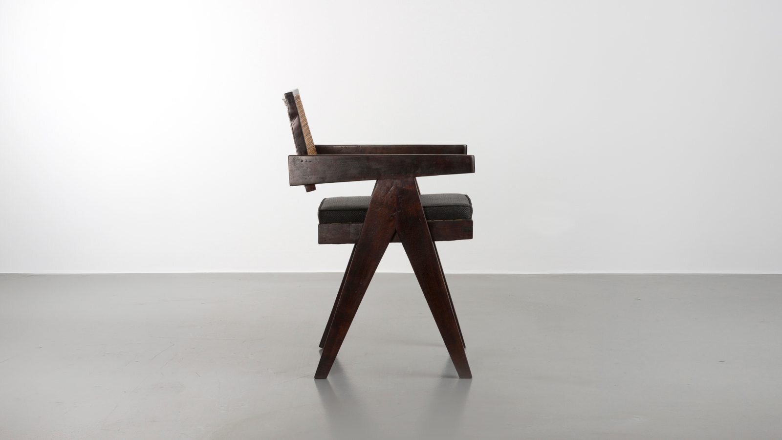 Dialogues: Ingrid Donat × Pierre Jeanneret · 3